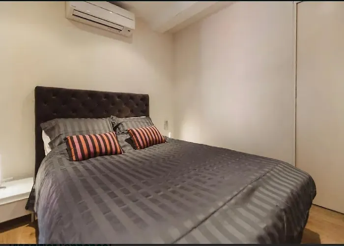 Apartment Renting - Colonna - Place In Old Town Nice