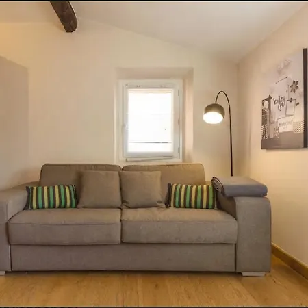 Renting - Colonna - Place In Old Town