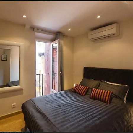 Renting - Colonna - Place In Old Town Daire