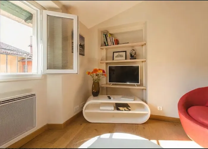 Appartement Renting - Colonna - Place In Old Town