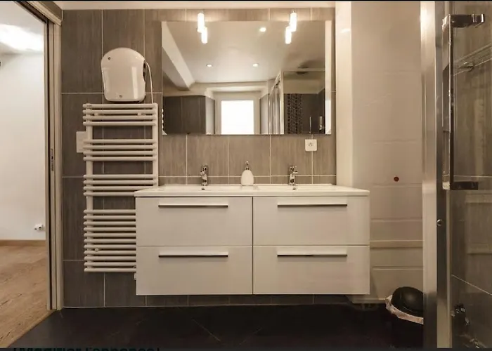 Renting - Colonna - Place In Old Town
