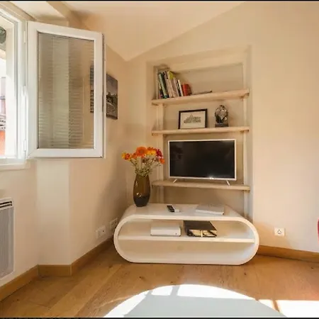 Apartment Renting - Colonna - Place In Old Town